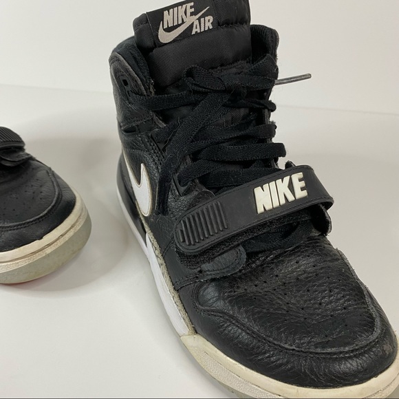 Nike Kids Boys 5Y Nike Air Jordan’s Black White Cement Gray - Picture 9 of 14